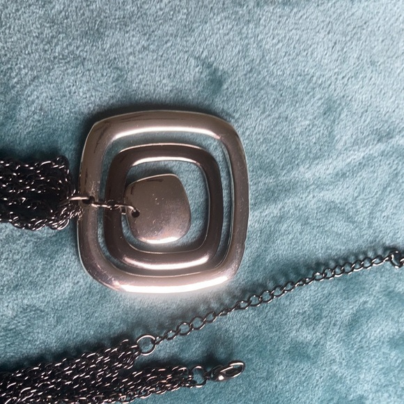 Mixed metals necklace with square pendants - Picture 6 of 7